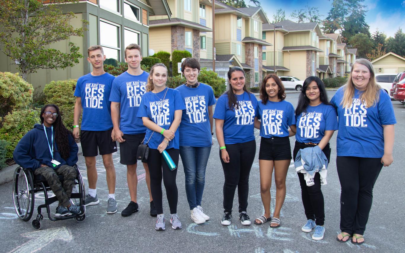 reslife staff gretting residences