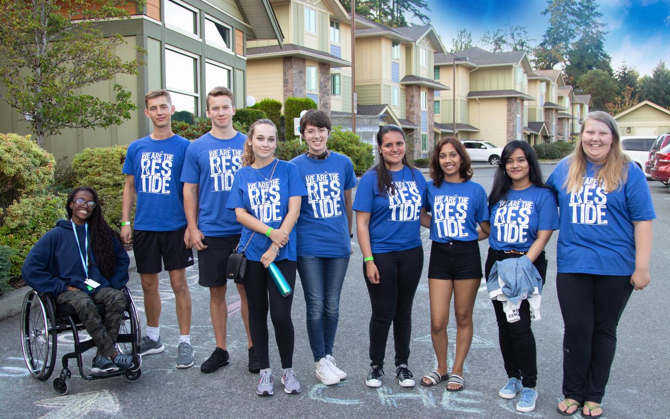 reslife staff gretting residences